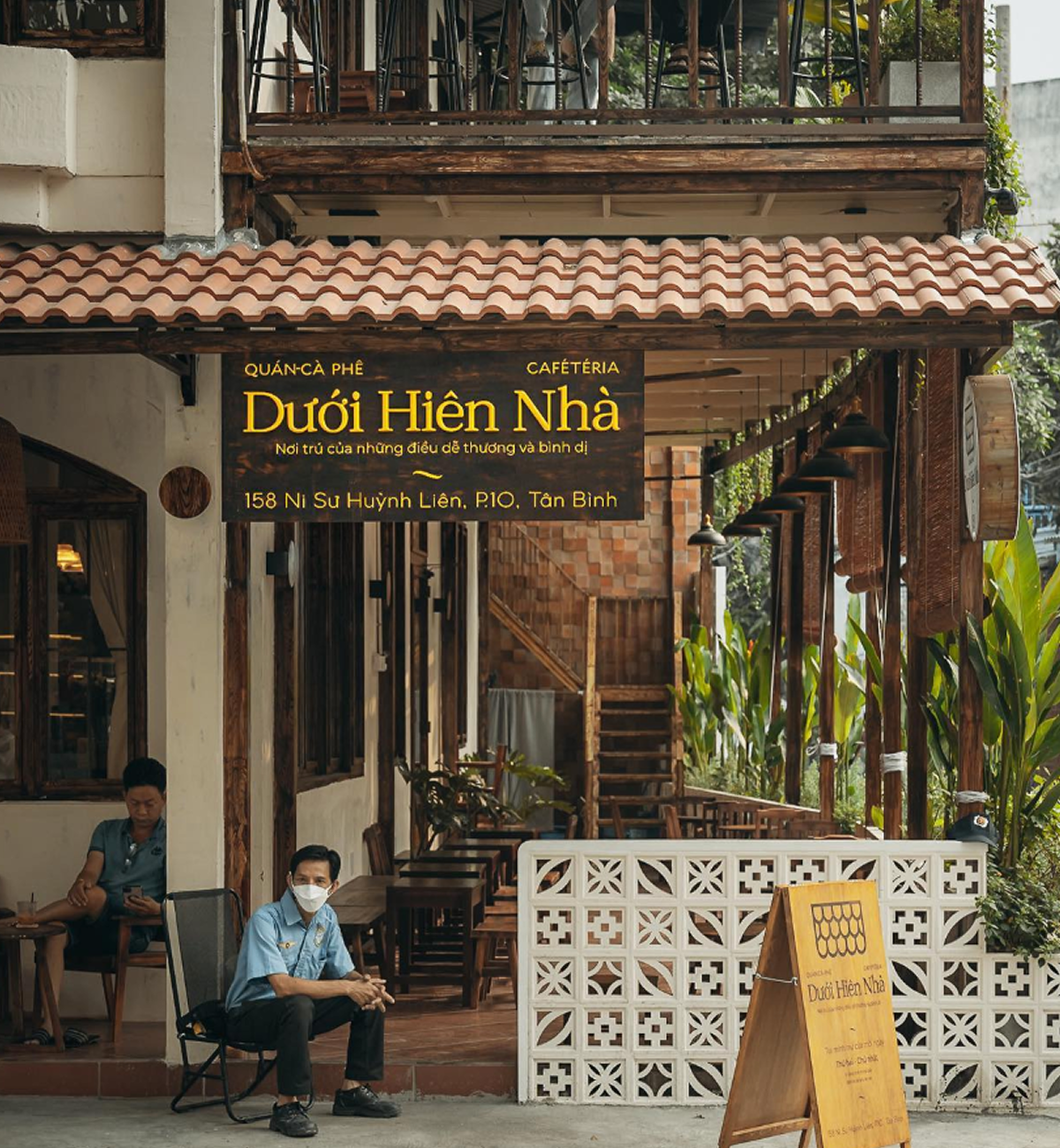 Cà phê Dưới Hiên Nhà